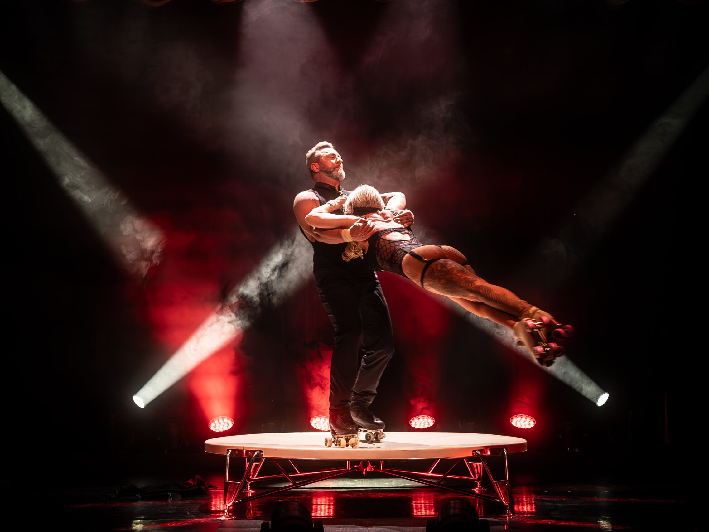 Varieté im Hansa-Theater - Duo Skaters Art - Rollerskating © Simon Brachmann__HTV7236_02